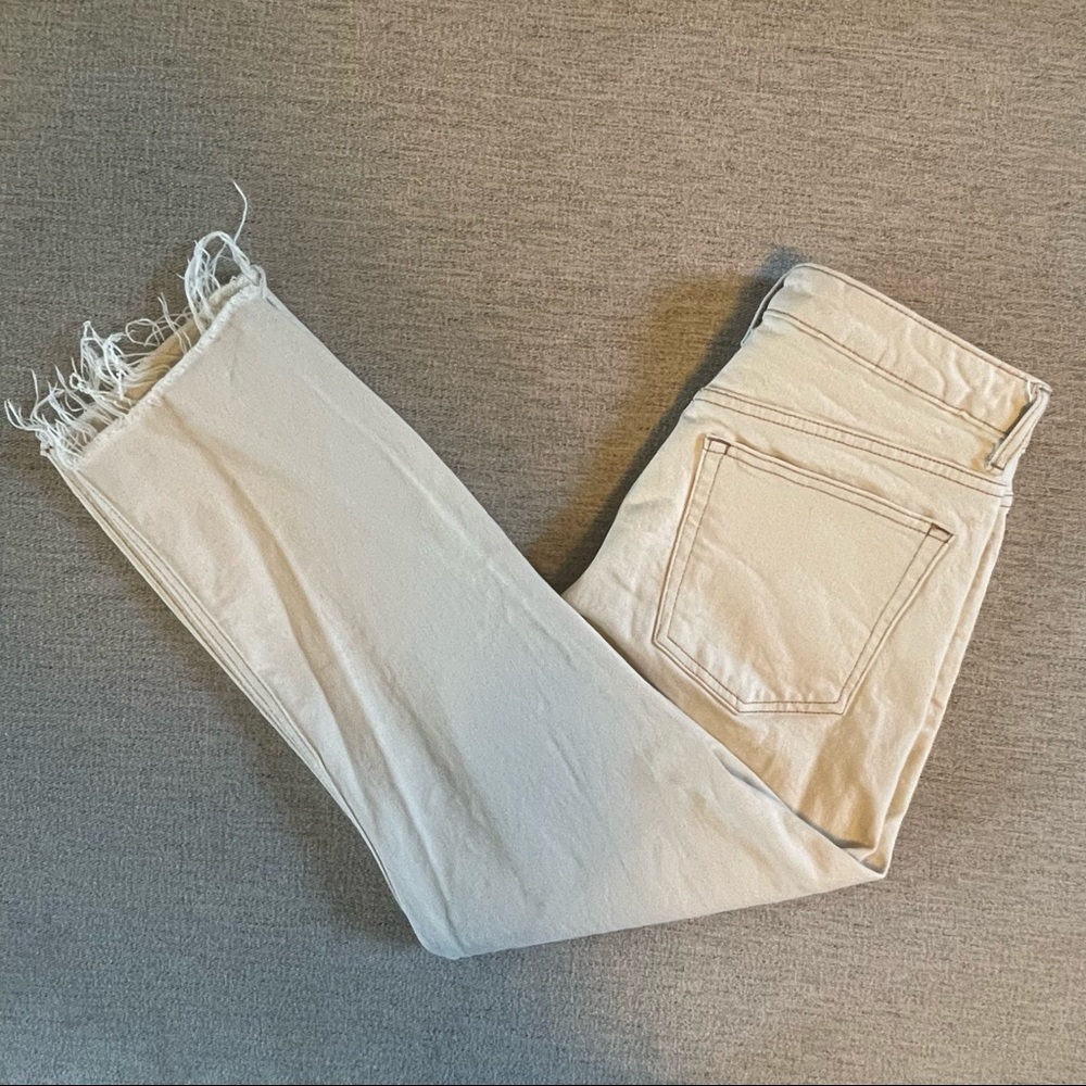 💞 2/$40 or 3/$50! Topshop Ivory Cropped Jeans